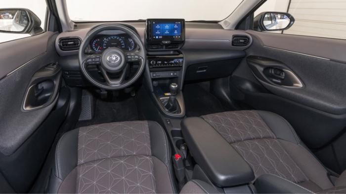 Toyota Yaris Cross: Πόσο καλό είναι σε εξοπλισμό άνεσης και ασφαλείας;