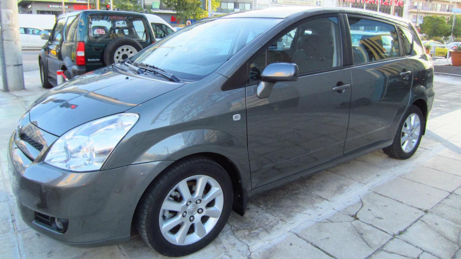 Αυτό το 7θέσιο Toyota Corolla Verso είναι ιδανική επιλογή για μεγάλες οικογένειες ή για μεγάλες παρέες!