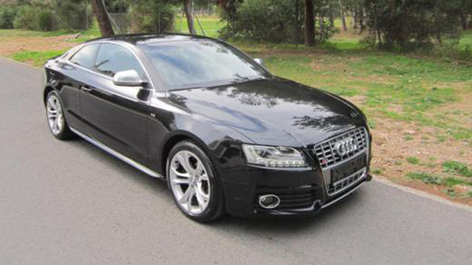 Τα Audi S5 δεν τα βρίσκεις κάθε μέρα. Ένα από αυτά, όμως, πωλείται. Είναι ελληνικής αντιπροσωπείας, έχει λίγα χιλιόμετρα, διαθέτει book service και εί