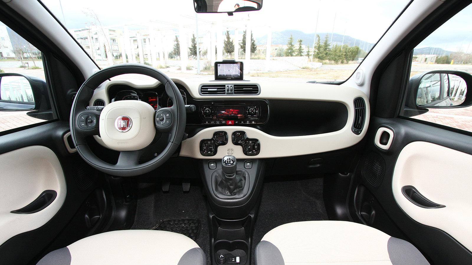 Στο Panda θα μετακινηθούν σχετικά άνετα τέσσερις επιβάτες. Ειδικά οι μπροστινοί έχουν τον περισσότερο χώρο ανάμεσα στα τρία μοντέλα ενώ οι πίσω επιβάτ