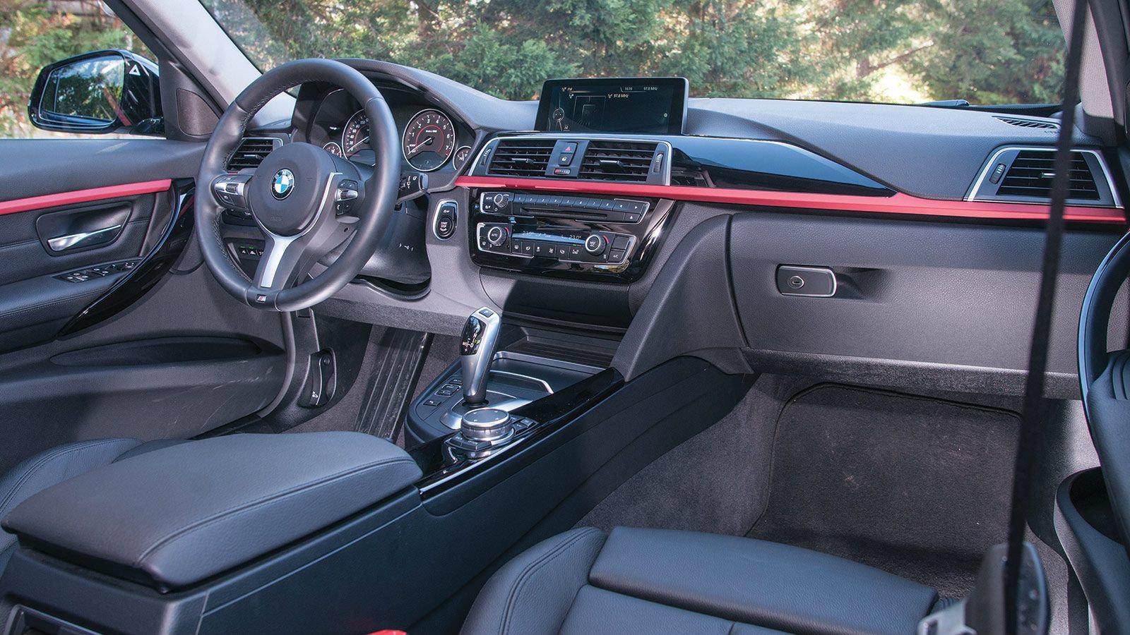 Η BMW επιδεικνύει τον πιο οδηγοκεντρικό χαρακτήρα σε αισθητικό επίπεδο που μπορεί να συναντήσει κανείς στην κατηγορία.