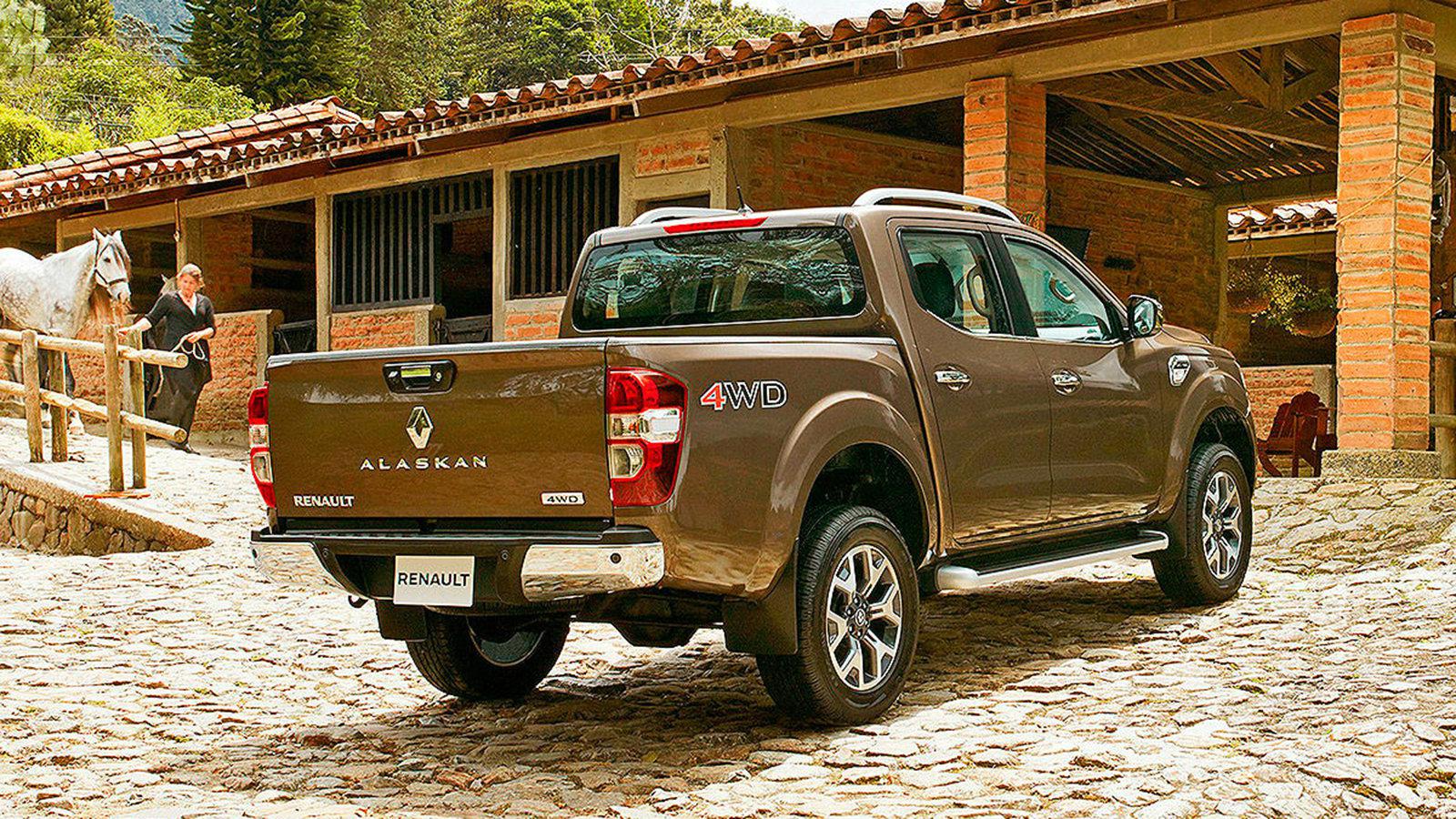 Ο εξελιγμένος πίσω άξονας με ανάρτηση πέντε συνδέσμων, δίνει εξαιρετικά χαρακτηριστικά στο μοντέλο και το κάνει να έχει συμπεριφορά αμιγώς επιβατικού 