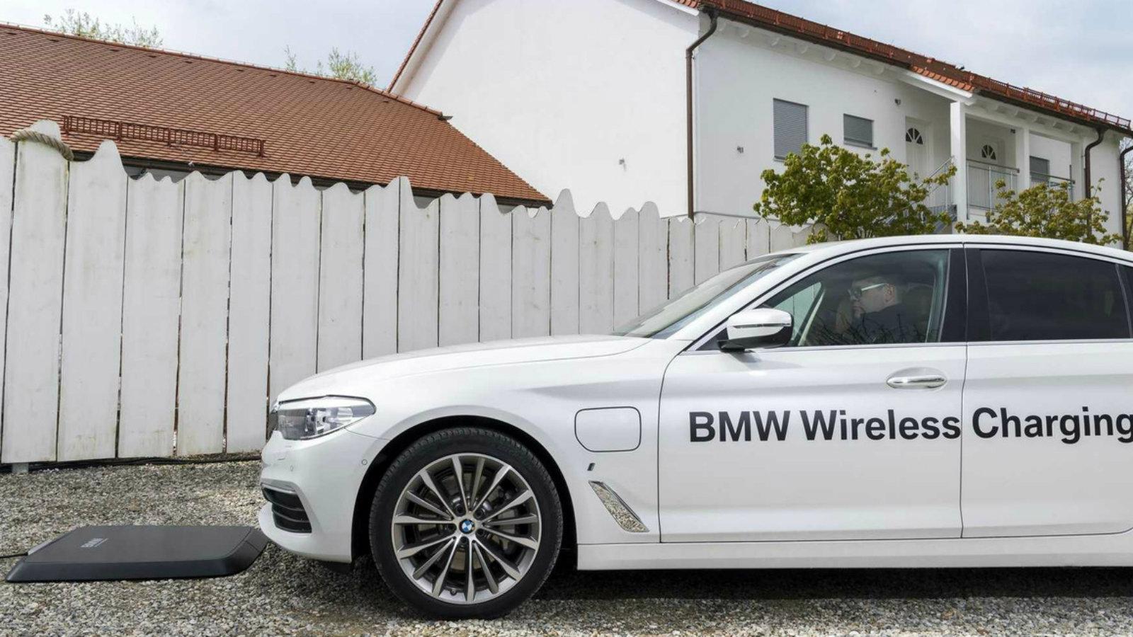 Η BMW παρουσίασε ασύρματο φορτιστή για το 530e