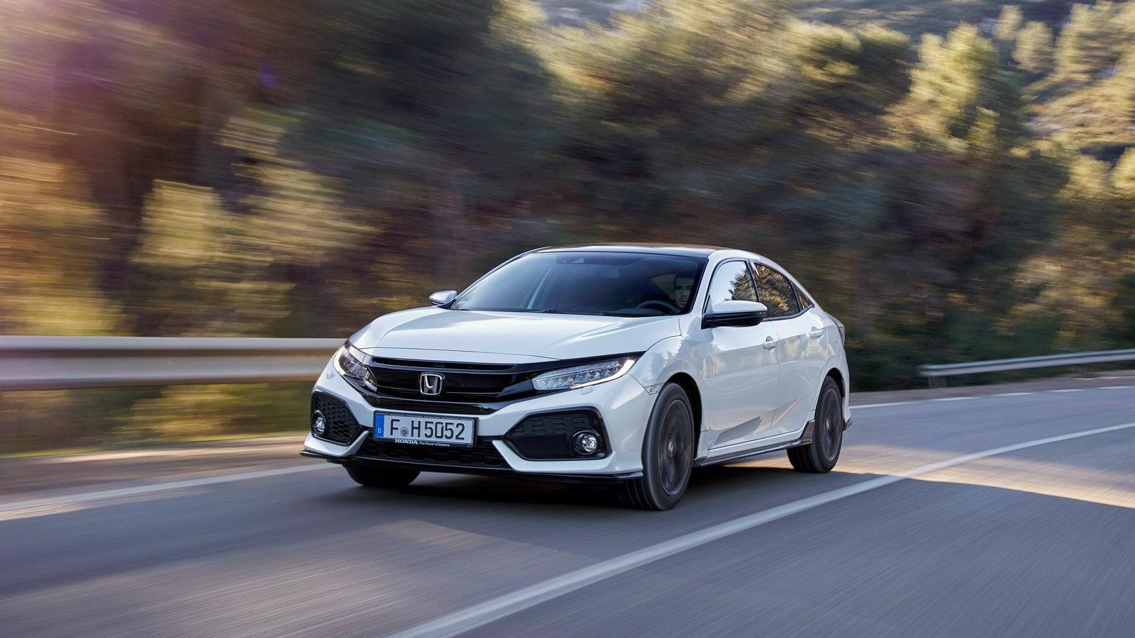 Η 10η γενιά του μικρομεσαίου της Honda, φέρνει μια άλλη λογική στη σχεδίαση αν και μένει στις έντονες γωνίες που είδαμε στο προηγούμενο μοντέλο.