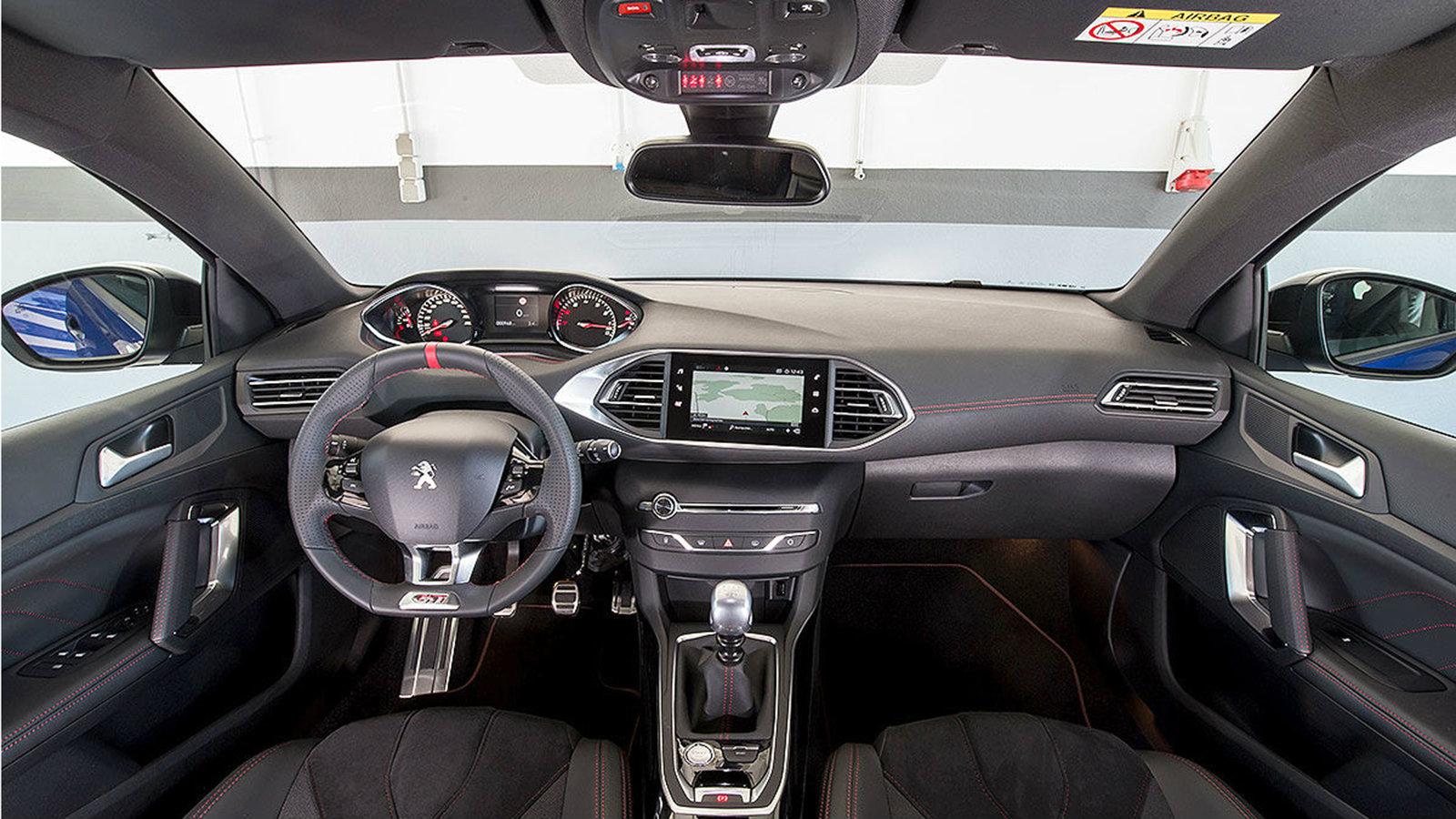 Το ψηφιακό i-Cockpit είναι ένα ακόμα νέο στοιχείο για το μοντέλο, στο πλαίσιο της ανανέωσης. Η οθόνη των 9.7 ιντσών υποστηρίζει μια σειρά από εφαρμογέ