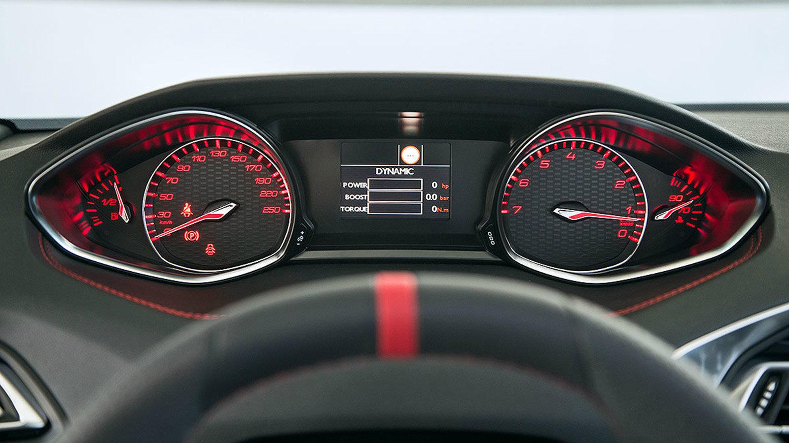 Τα εξελιγμένα όργανα του 308 GTi δίνουν τη δυνατότητα στον οδηγό να έχει πρόσβαση σε πληροφορίες όπως η ανά πάσα στιγμή αποδιδόμενη ισχύς, η πίεση του