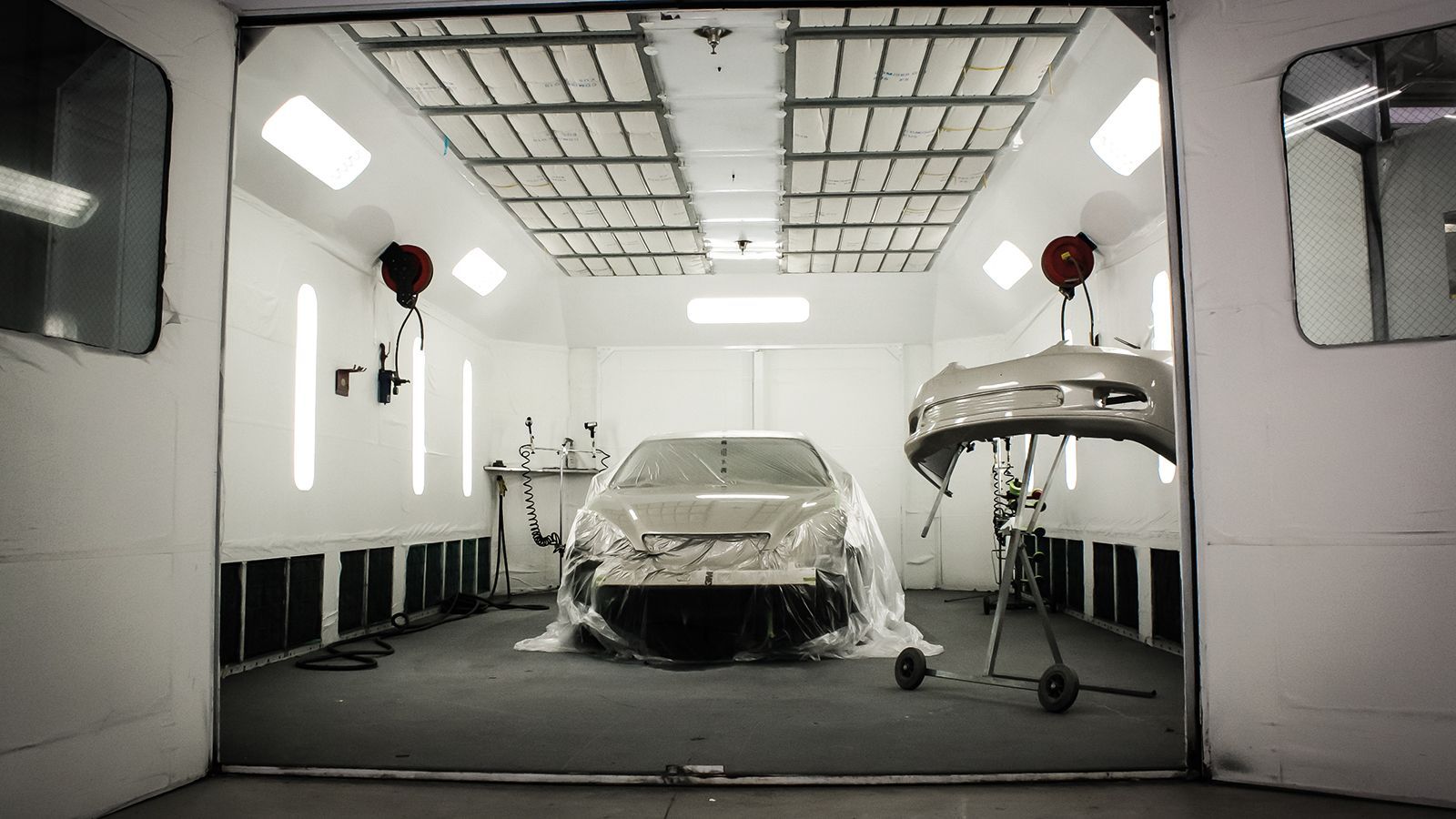 Δείτε τι κάνουν οι ειδικοί φανοποιοί και τι μπορούμε να κάνουμε εμείς, για να δείχνει το αμάξι μας για πάντα νέο.