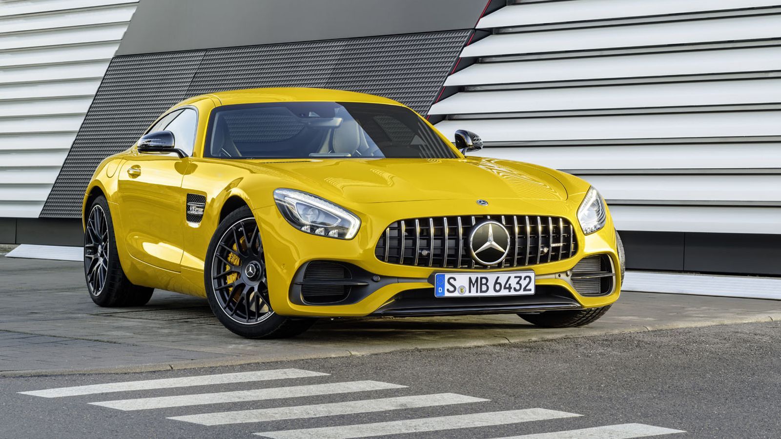 Αυτή είναι η ανανεωμέμη έκδοση της AMG GT.