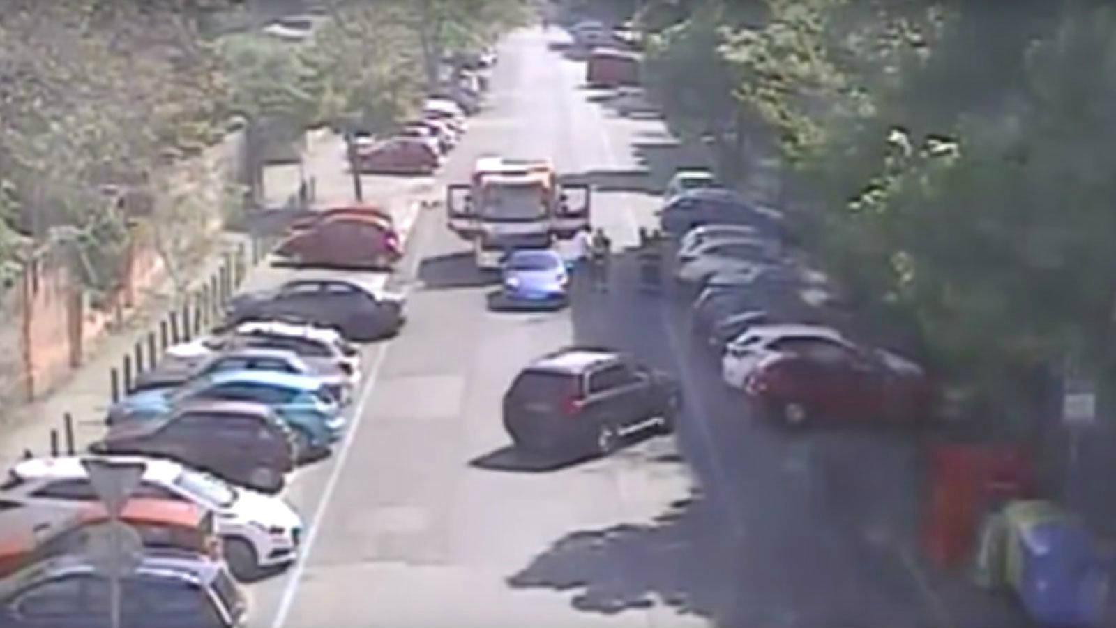 Porsche τσακώνεται με πυροσβεστικό