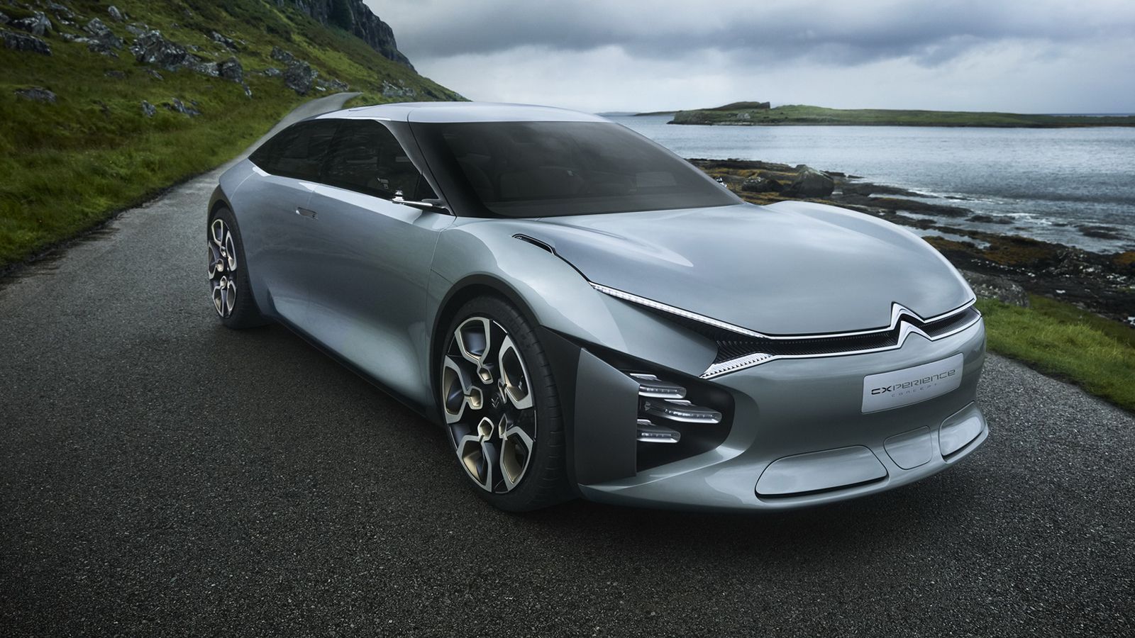 Η γαλλική φίρμα αποκάλυψε το νέο της πρωτότυπο λίγες μέρες πριν το επίσημο ντεμπούτο του, στο σαλόνι αυτοκινήτου στο Παρίσι. Δείτε το και σε video.