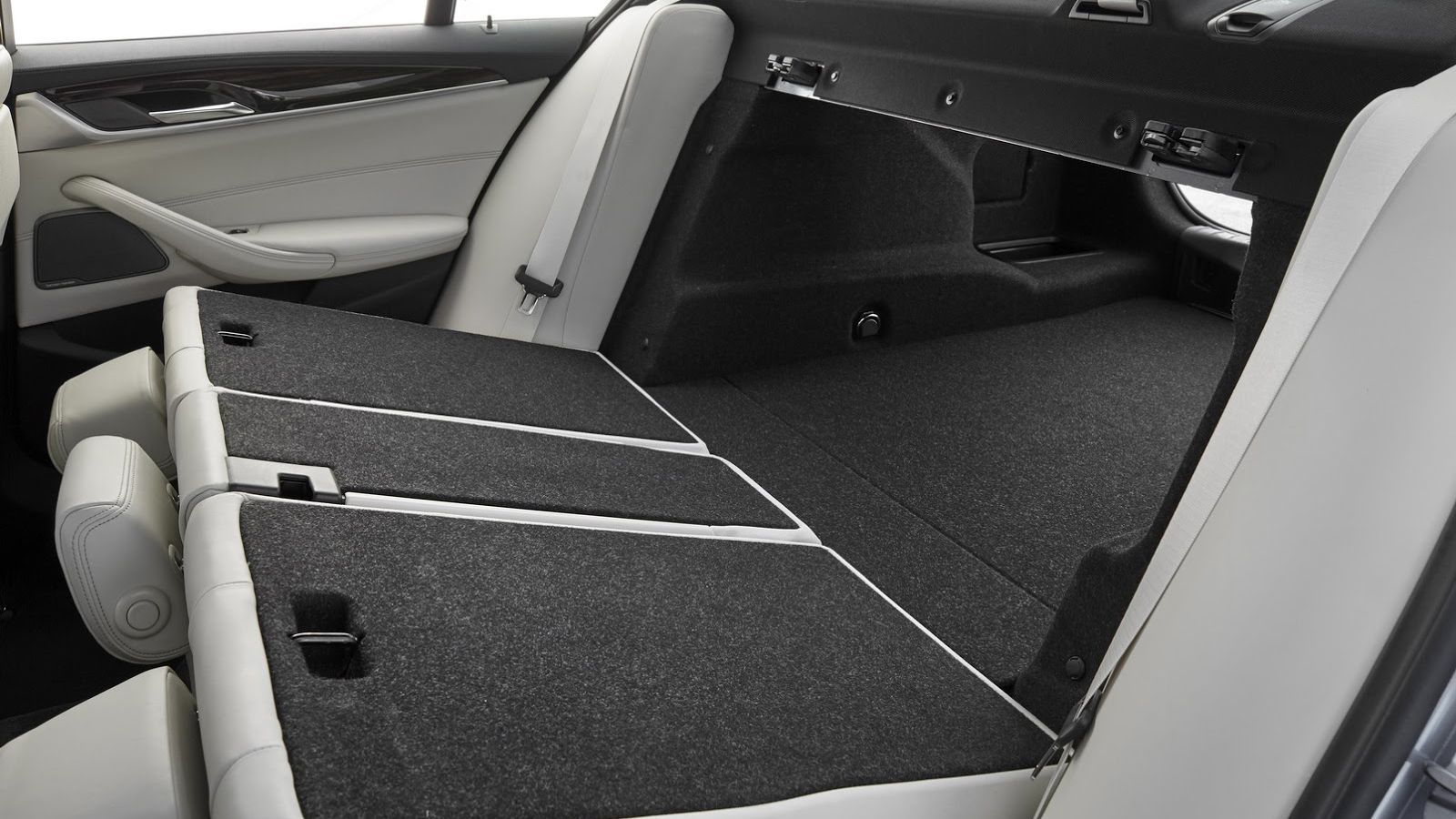 Γνώριμη εικόνα στο εσωτερικό