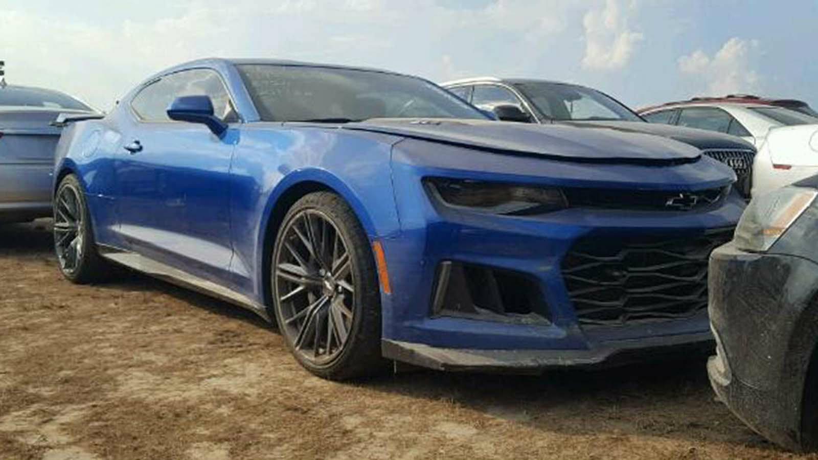 Χιλιάδες είναι τα αυτοκίνητα που έχουν βρεθεί σε διάφορες αλάνες ανά τις ΗΠΑ μετά το πέρασμα των καταστροφικών τυφώνων στις νότιες πολιτείες τους. 