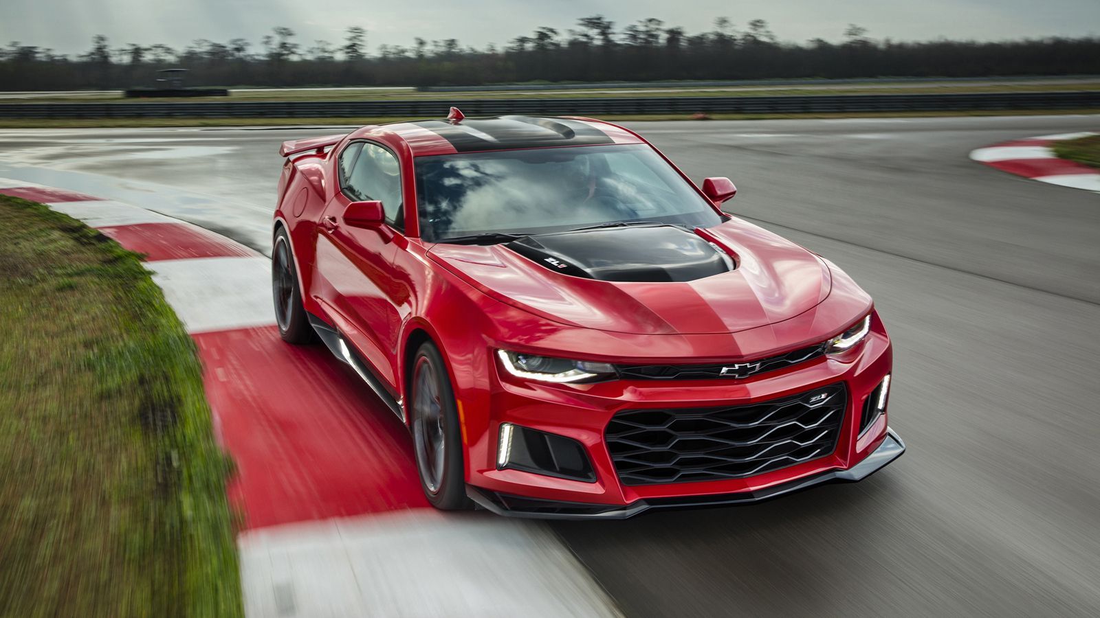 Η Camaro ZL1 θα κάνει την εμφάνιση της αργότερα μέσα στο τρέχον έτος, ωστόσο δεν υπάρχει πληροφόρηση για το κόστος της.