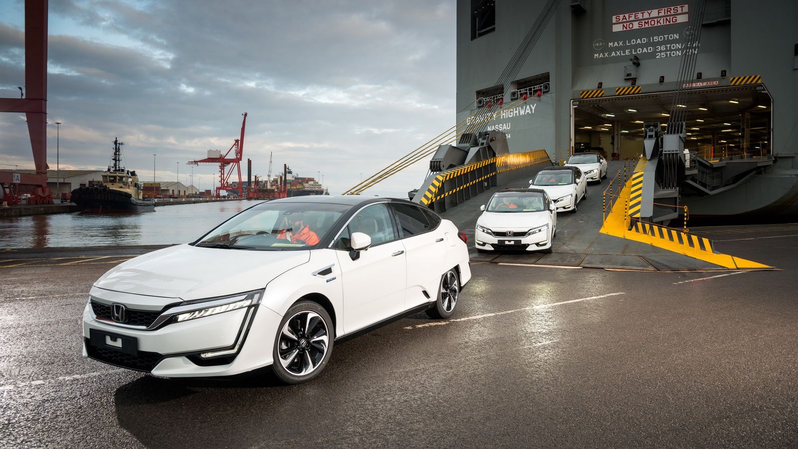 Το νέο Honda Clarity FCV κατέφθασε στην Ευρώπη. Το υδρογονοκίνητο όχημα πωλείται στην Ιαπωνία από το Μάρτιο, ενώ τα έξι πρώτα αντίτυπά του έφτασαν στο