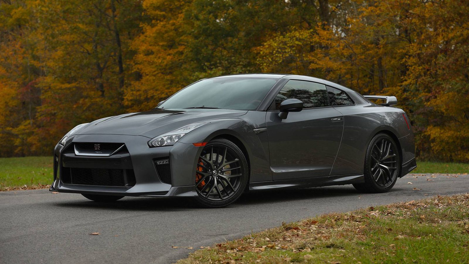 Μπορεί το Nissan GT-R γενιά με τη γενιά να γίνεται όλο και καλύτερο, αλλά παράλληλα γίνεται και ακριβότερο. Για αυτό, η ιαπωνική εταιρεία στο ΜΥ 2018 