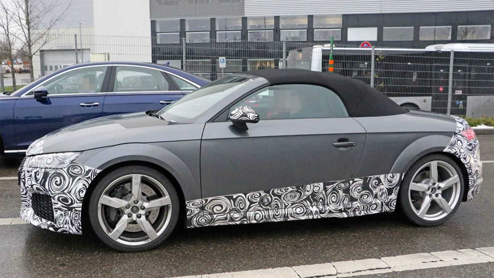 Κατασκοπευτικές φωτογραφίες οι οποίες δείχνουν το ανανεωμένο Audi ΤΤ RS ήρθαν στο φως της δημοσιότητας.