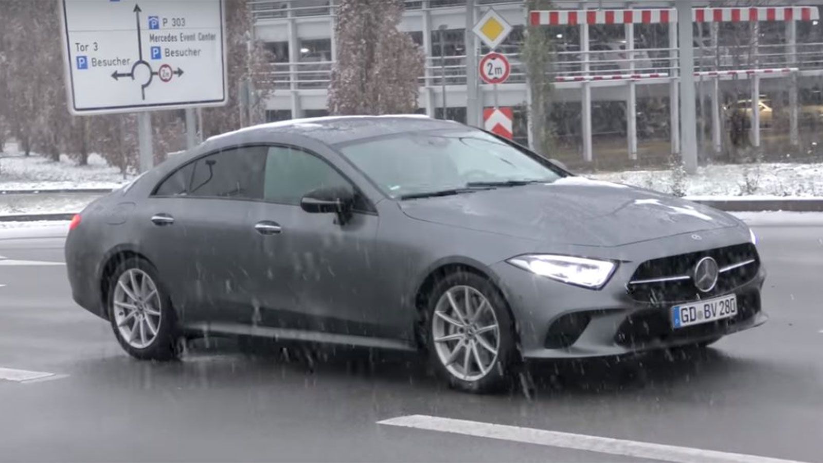 Δεν έχουν περάσει πολλές ημέρες από τη στιγμή που αποκαλύφθηκε η τρίτη γενιά της Mercedes CLS και ο φωτογραφικός φακός εντόπισε το νέο μοντέλο στο δρό