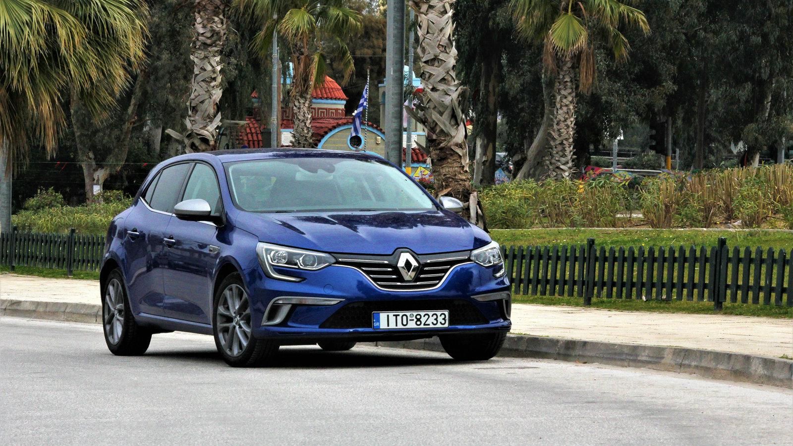 Ο οδηγός έχει στη διάθεσή του ένα πραγματικά εντυπωσιακό σύνολο που εμπνέει σιγουριά και ασφάλεια σε κάθε είδους διαδρομή.