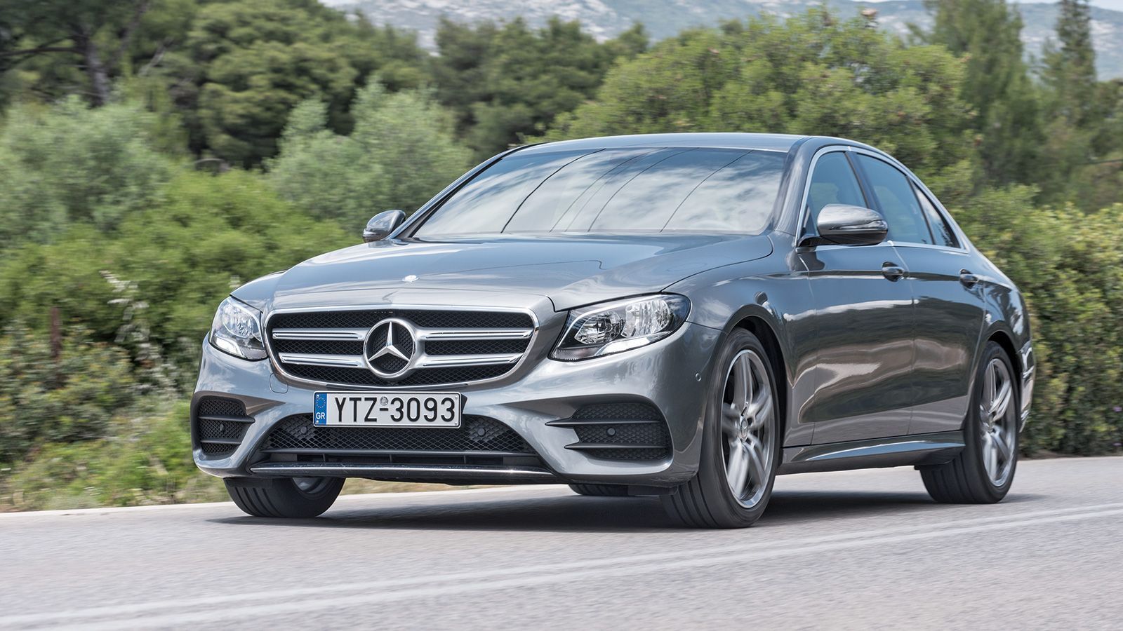 ����������� �� ��� Mercedes E-Class ���� ������ 220 d �� ��� ��� 2����� turbodiesel �������� ��� 194 ����� ��� �� 9��� �������� �������. 