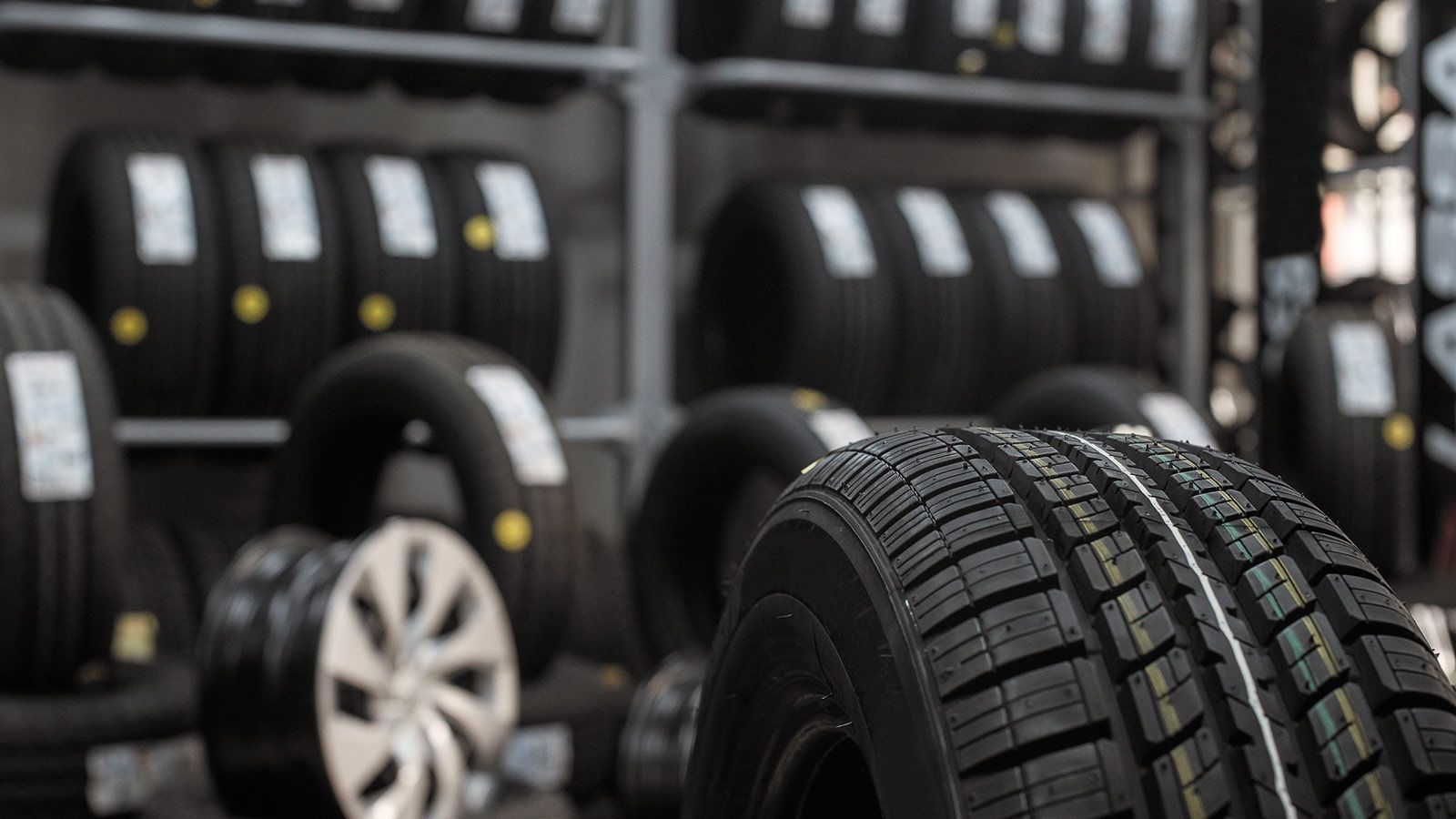 Πέραν της αισθητικής τους ομοιότητας, οι διαφορές από ελαστικό σε ελαστικό είναι κατά περίπτωση χαώδεις, με αντίστοιχες επιπτώσεις τόσο στο αρχικό κόσ