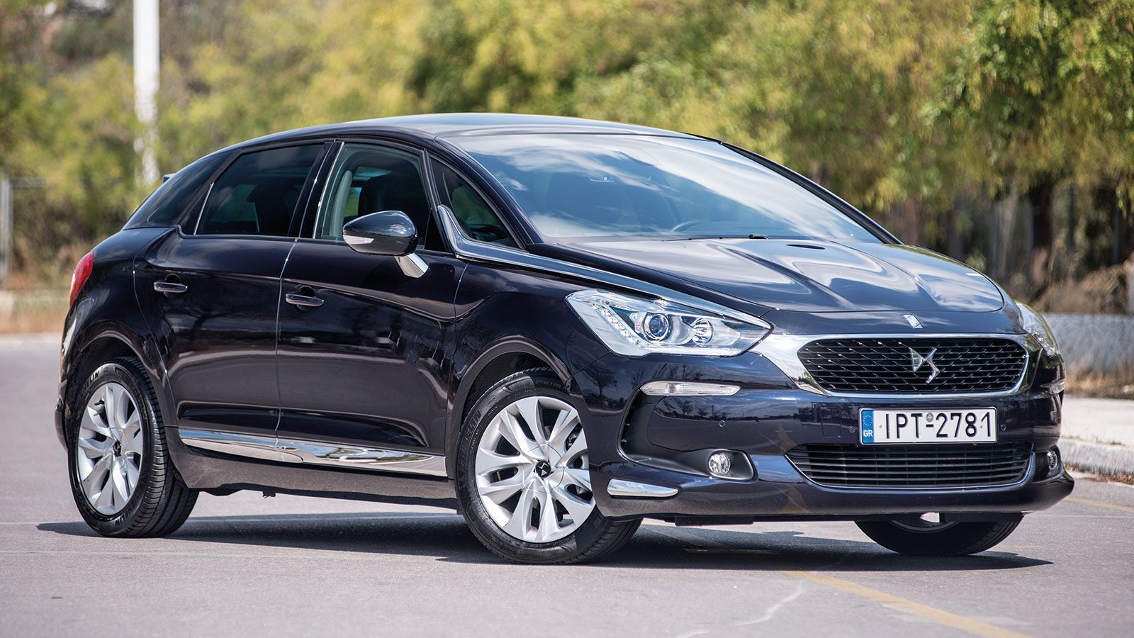 Δοκιμάζουμε το DS 5 με τον 1,6 BlueHDI κινητήρα πετρελαίου των 120 ίππων.