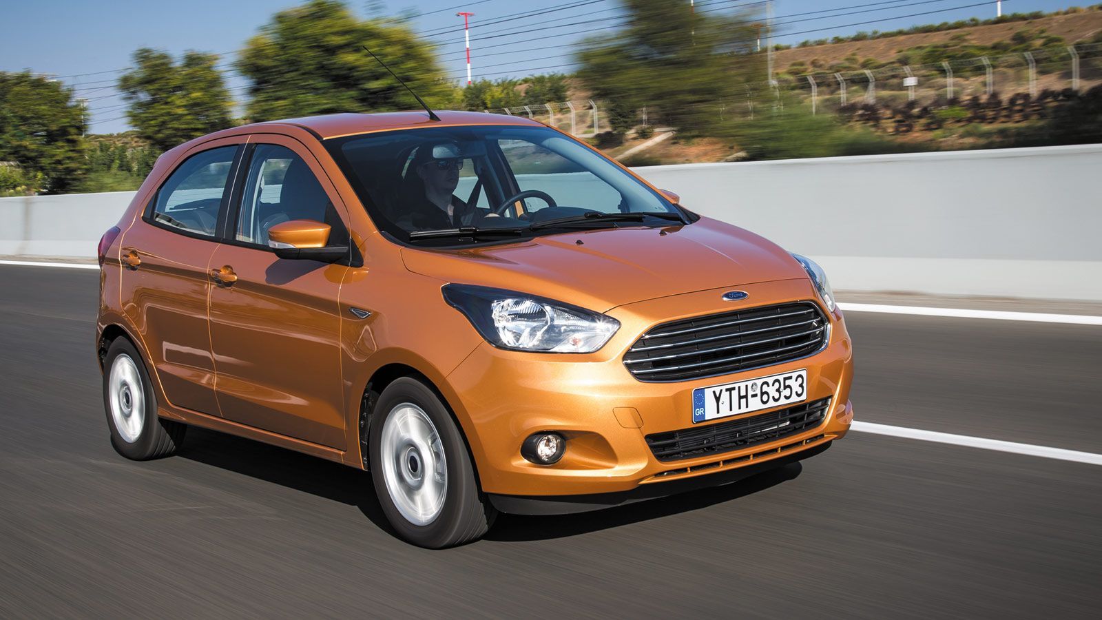 Το Ka+ ωρίμασε και απαρνήθηκε το ιδιαίτερο στυλ των προηγούμενων γενιών γιαμ ια πιο ορθολογική, σχεδιαστική προσέγγιση.