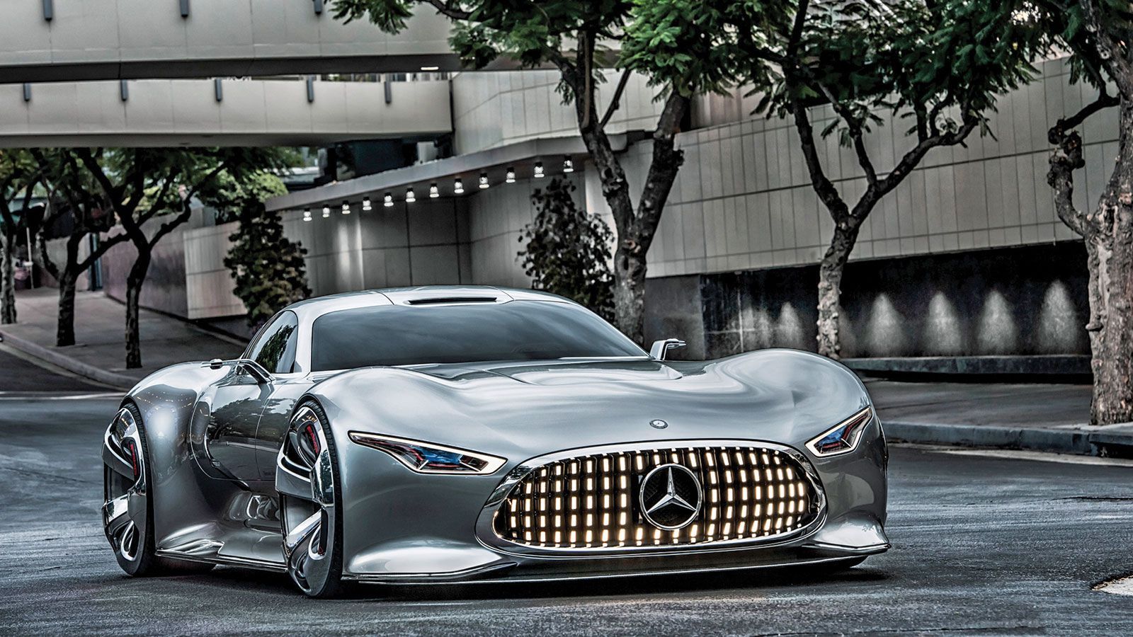 Συνήθως τα πρωτότυπα είναι πιο εντυπωσιακά από τα μοντέλα που βγαίνουν τελικά στην παραγωγή, όμως εδώ ισχύει το αντίστροφο. Το «R50» θα είναι πιο εντυ