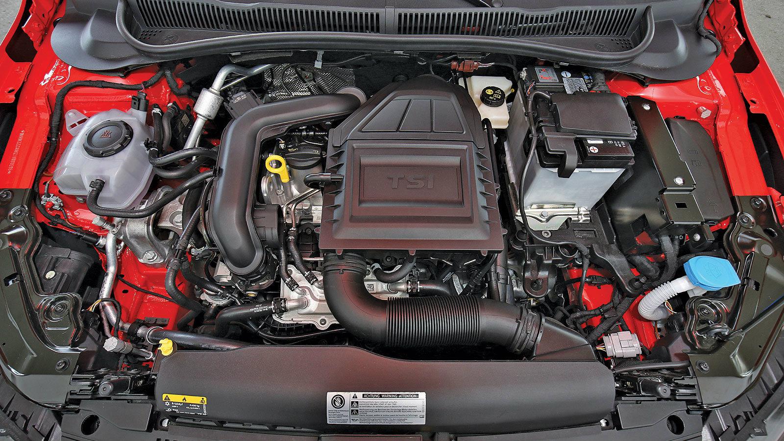 Ο 1,0 TSΙ των 115 ίππων έχει άμεση απόκριση στο γκάζι και σβέλτες επιδόσεις. Η 3κύλινδρη φύση του αποκαλύπτεται ηχητικά στις υψηλές στροφές.