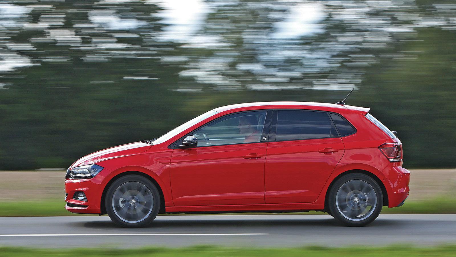 Στην Ελλάδα το νέο VW Polo αναμένεται στα τέλη Οκτώβρη. Η τιμή του στη Γερμανία ξεκινάει από τα 12.975 ευρώ, ενώ θα διατίθεται σε τρεις εξοπλιστικές ε