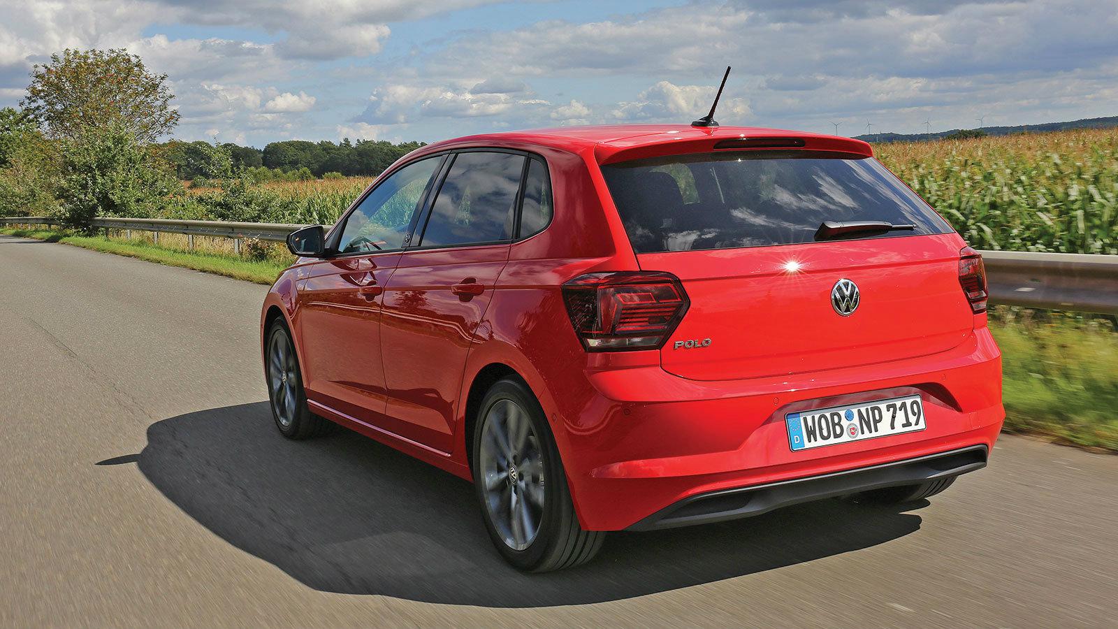 Ευχάριστη και στιβαρή σε σημείο που θυμίζει το Golf είναι η συμπεριφορά του νέου Polo στο δρόμο.