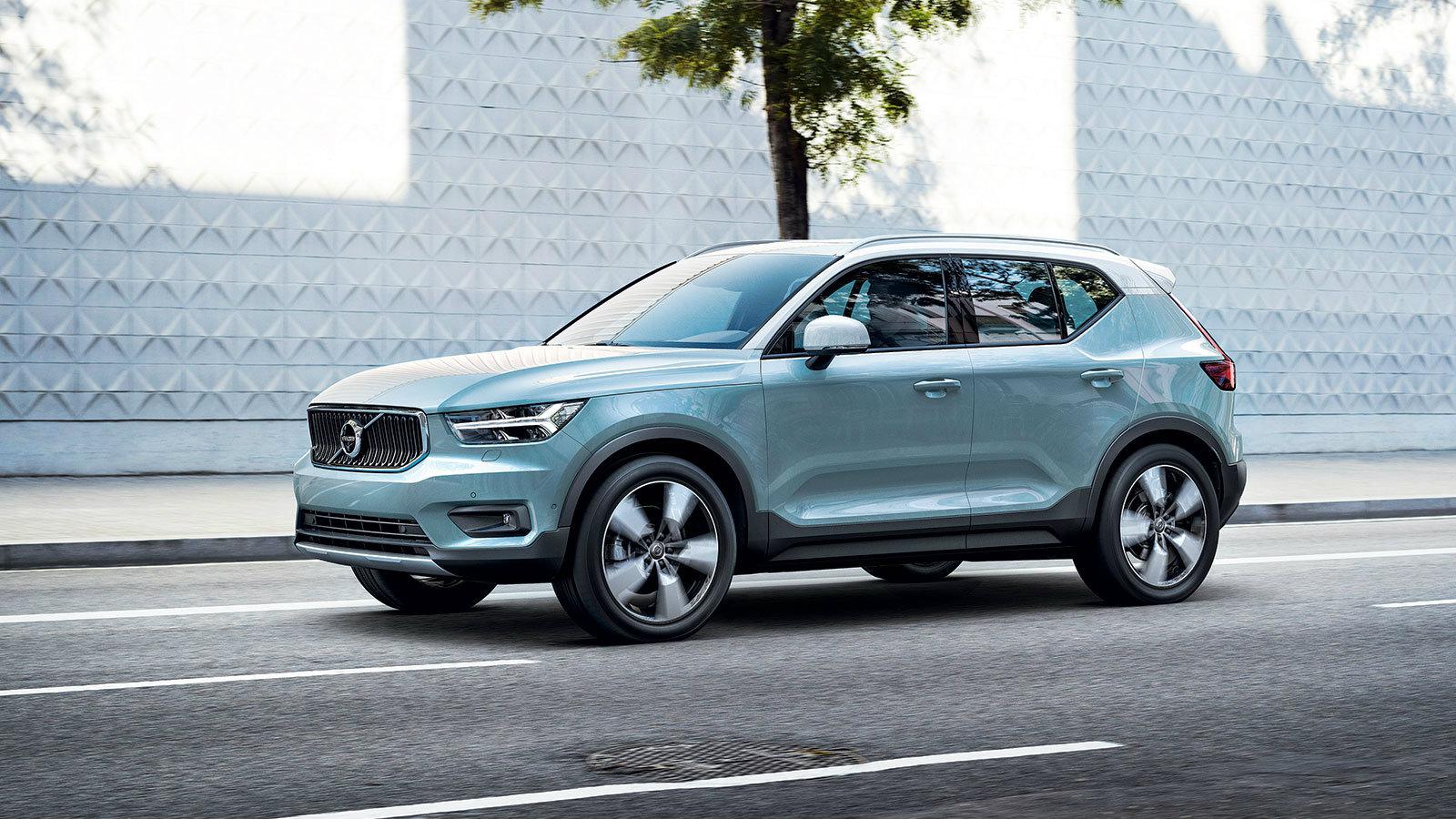 Οι σχεδιαστές είχαν όπως φαίνεται περισσότερες ελευθερίες στη δημιουργία του XC40 και οι γραμμές του είναι πιο καθαρές.
