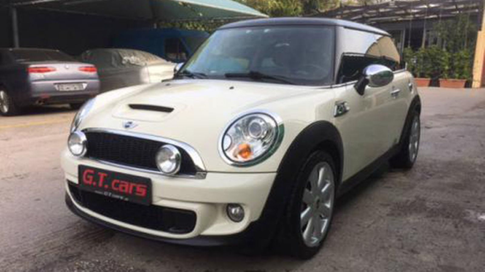 Δείτε το MINI Cooper S John Cooper Works του 2012.