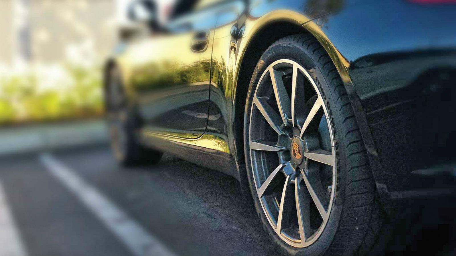 Η ημερομηνία κατασκευής αναγράφεται στο πλαϊνό μέρος του ελαστικού.