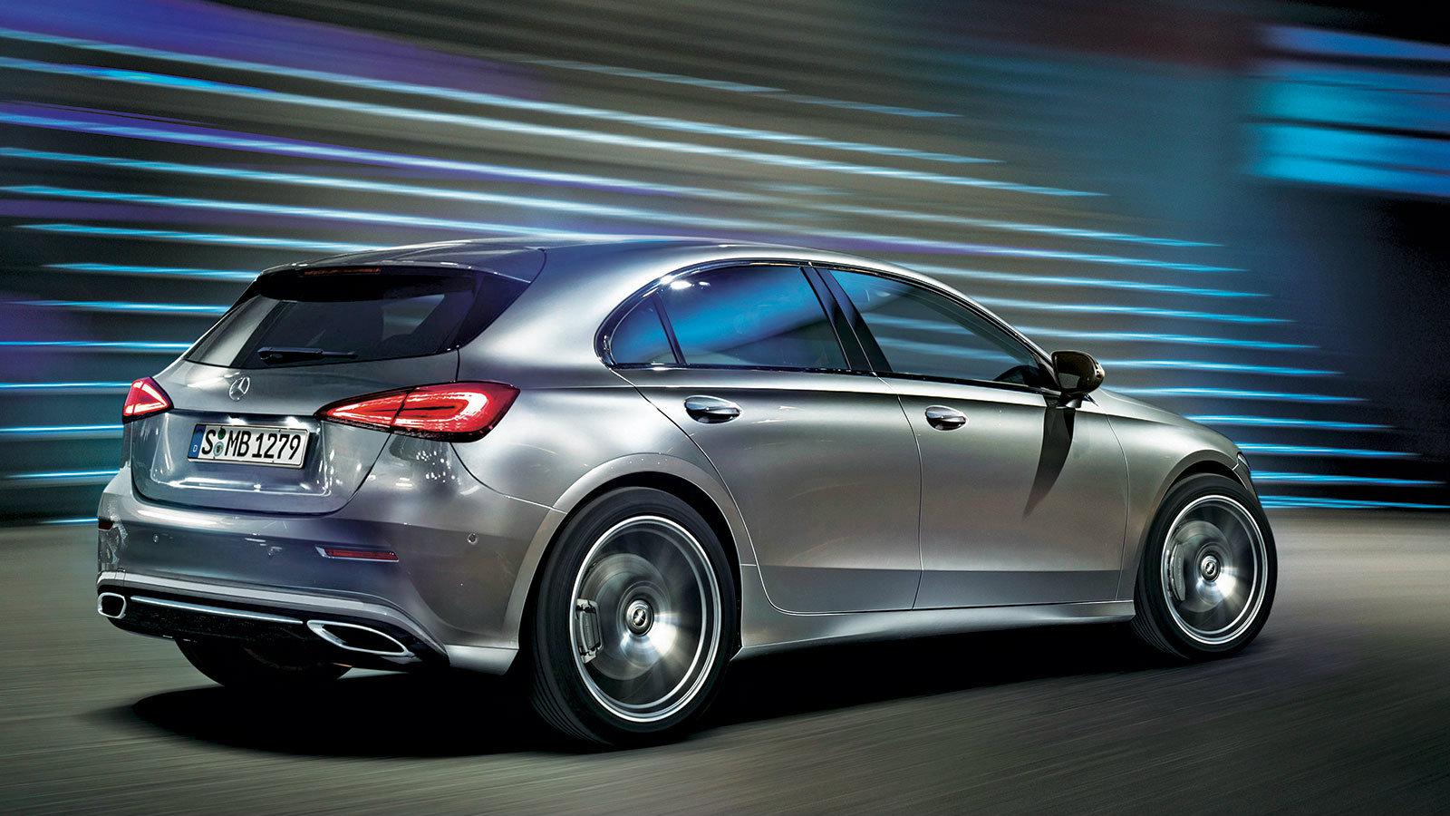 Στη νέα γενιά, μπορεί να λείπει η αίσθηση του coupe αυτοκινήτου, κάτι που χαρακτηρίζει την CLA αλλά η εικόνα είναι εξαιρετικά ομοιογενής. 
