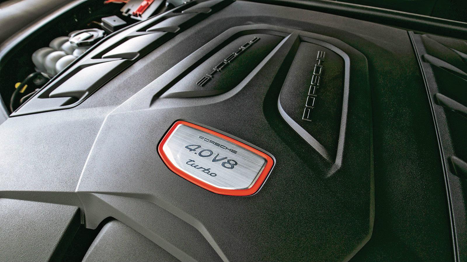 Το πλαστικό περιτύλιγμα: Γράφει V8 επάνω, κρύβει 550 άλογα μέσα του. 