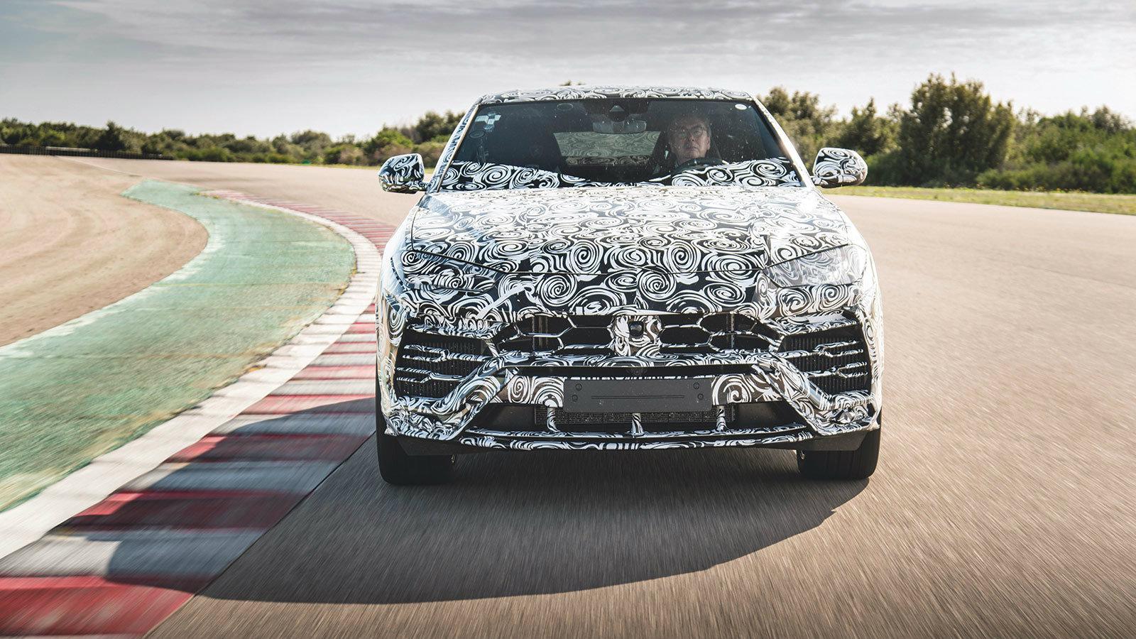 Αγαπάει την πίστα και τις στροφές.