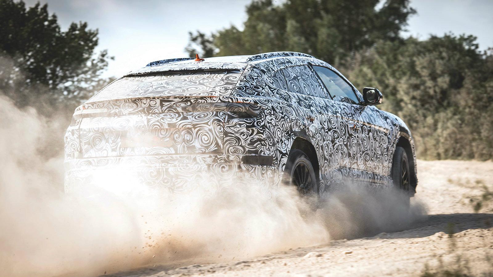 Θα πατήσει χώμα παρά τα ψηλά του τακούνια.