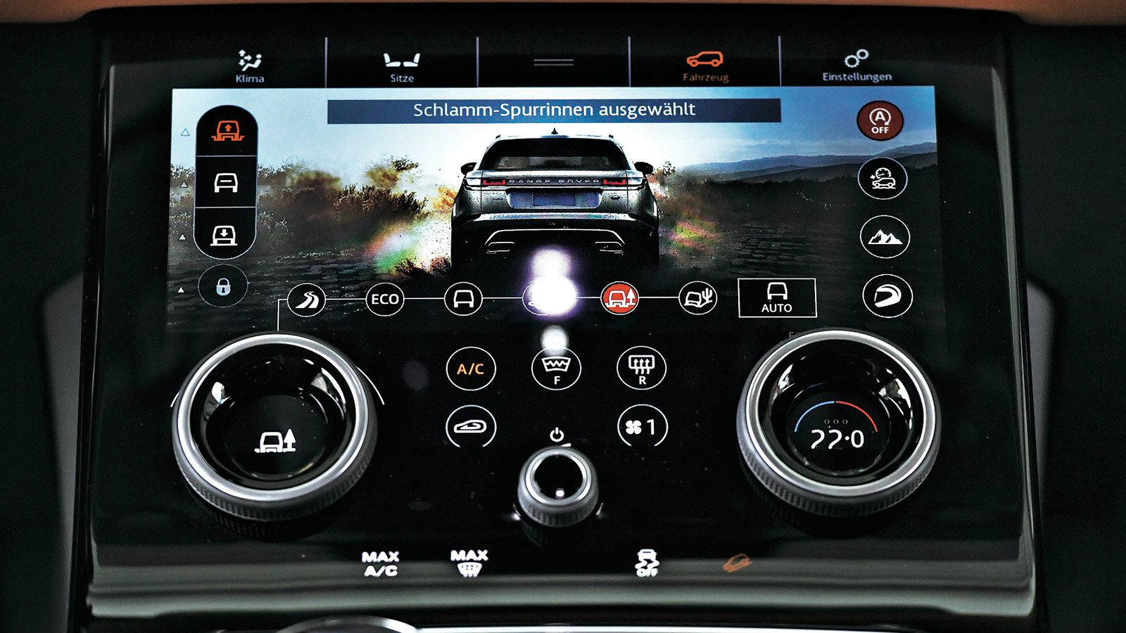 Η μια από τις 2 μεγάλες οθόνες. Απ αυτή ελέγχονται πολλές λειτουργίες του αυτοκινήτου. Απαιτεί εξοικείωση.