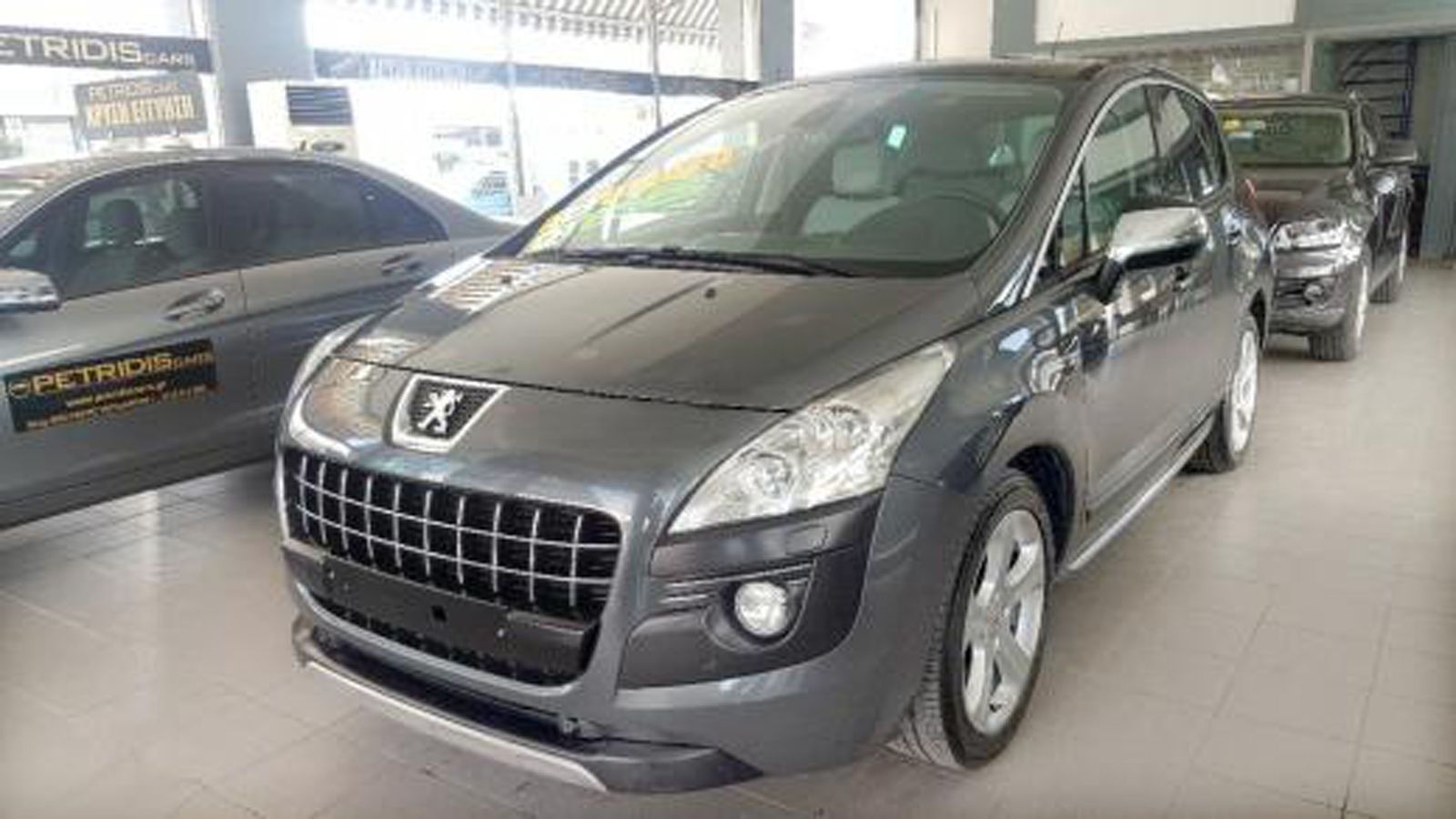 Σας παρουσιάζουμε ένα Peugeot 3008 του 2010, το οποίο εξοπλίζεται με το diesel σύνολο 1.6 HDi απόδοσης 115 ίππων, αλλά και με αυτόματο κιβώτιο ταχυτήτ