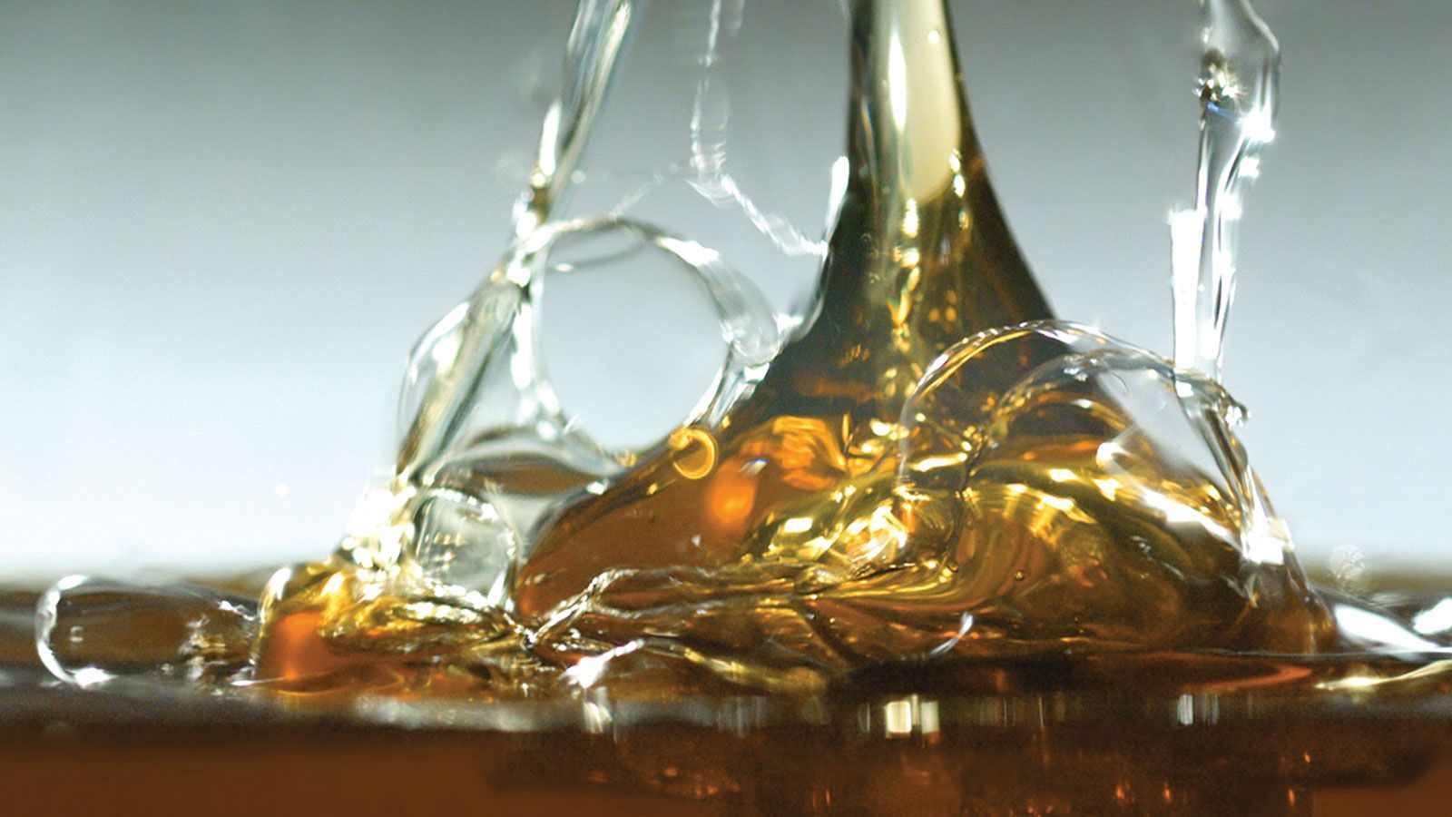 Τα λάδια ευθύνονται για τη σωστή λειτουργία και μακροζωία του κινητήρα.