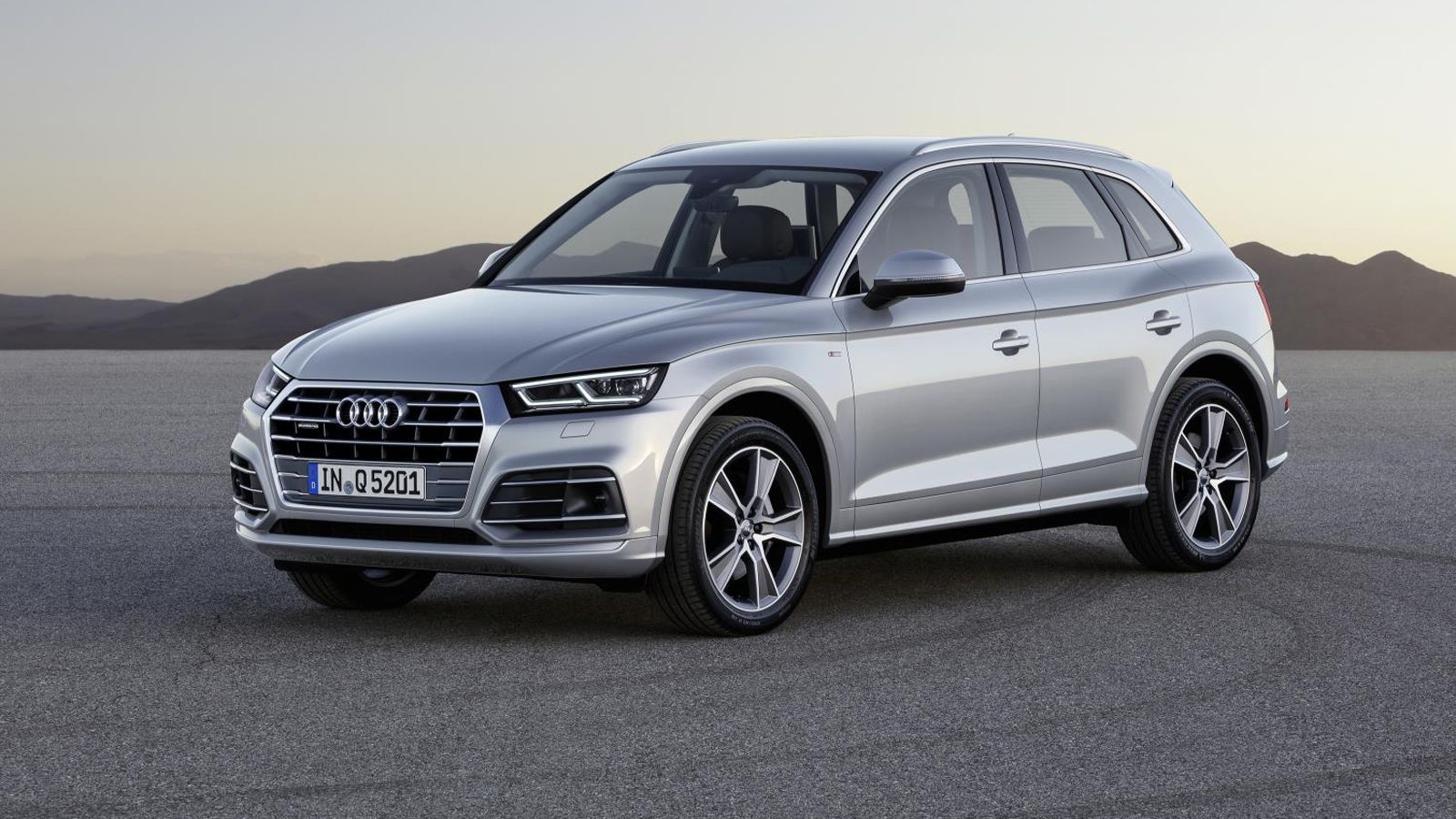 Παρουσιάστηκε επίσημα η δεύτερη γενιά του Audi Q5, που έρχεται με μειωμένο βάρος, μεγαλύτερες διαστάσεις και χώρους, αλλά και 5 διαφορετικές εκδόσεις.