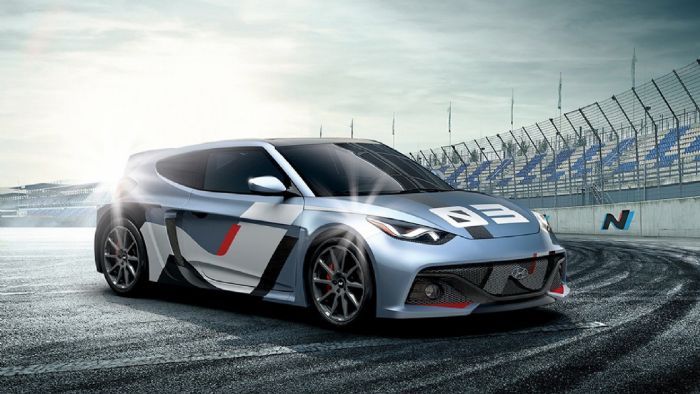 Το πρωτότυπο RM16 Ν εφοδιάζεται με 2λιτρο μοτέρ, τοποθετημένο πάνω από τον πίσω άξονα, το οποίο αποδίδει 300 ίππους και 383 Nm ροπής, ενώ κύριο χαρακτ