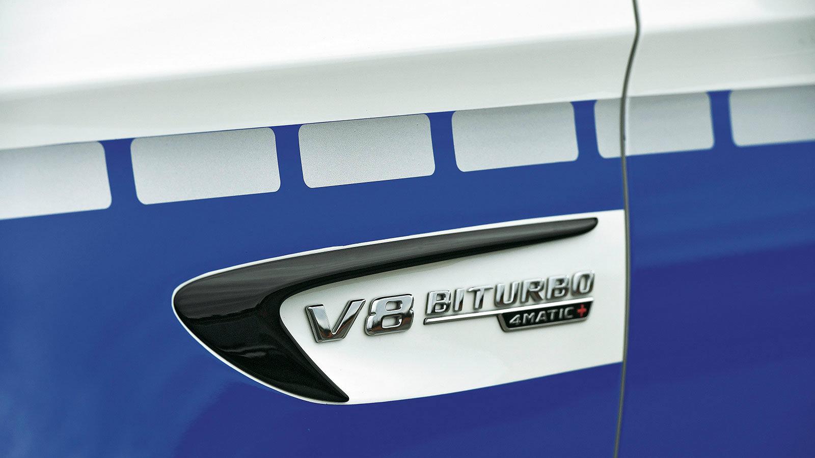 Ε-Class AMG 612 ίππων καταδιώκει Audi R8!