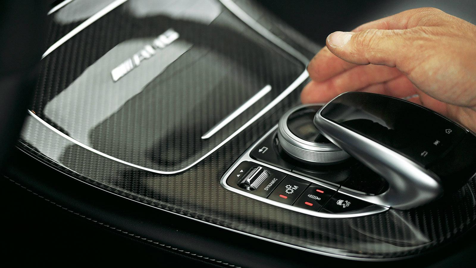 Ε-Class AMG 612 ίππων καταδιώκει Audi R8!