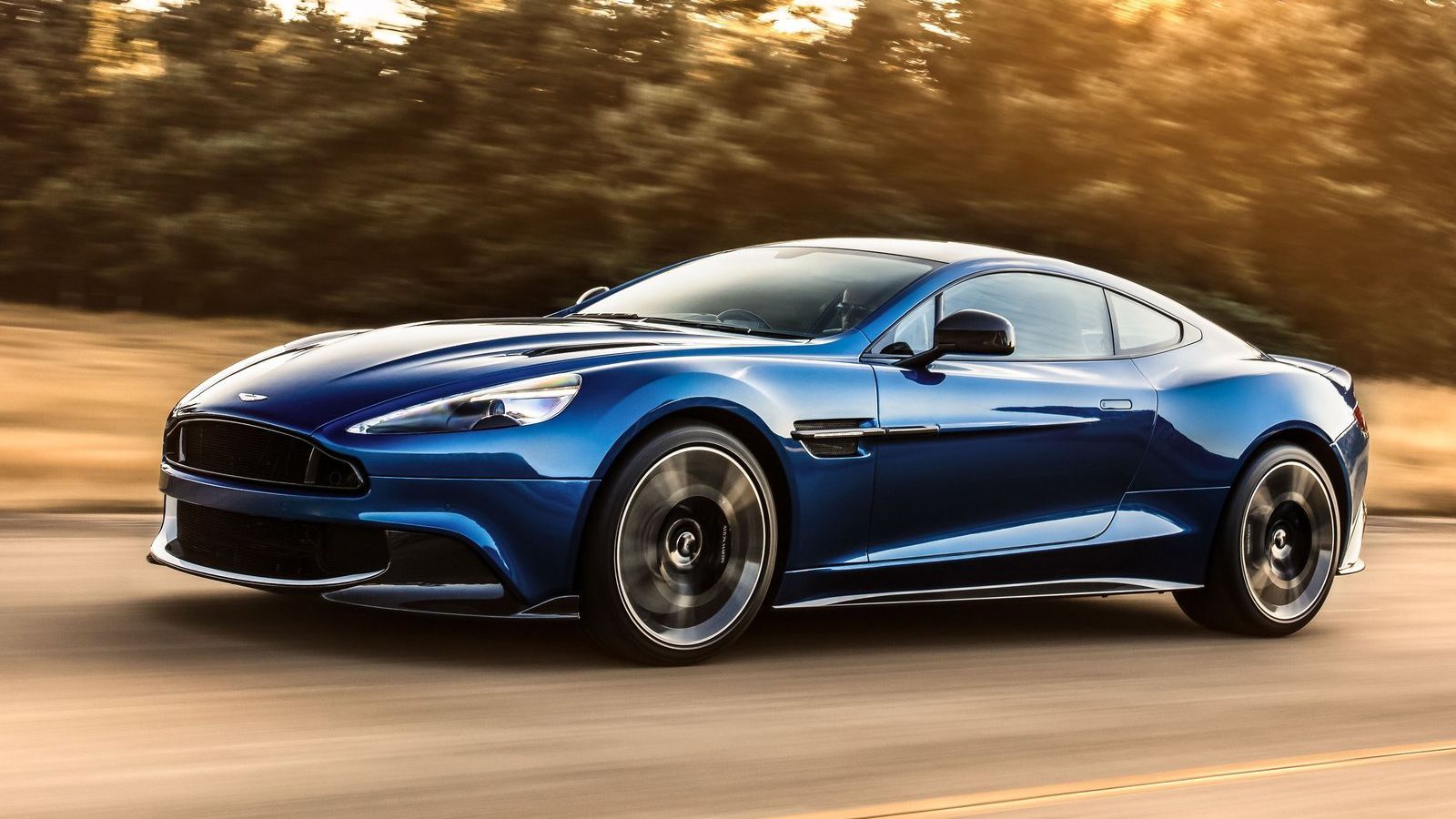 Η νέα Aston Martin Vanquish S παρουσιάστηκε και επίσημα από τη βρετανική αυτοκινητοβιομηχανία, με ατμοσφαιρικό κινητήρα V12, 6 λίτρων, ο οποίος και απ