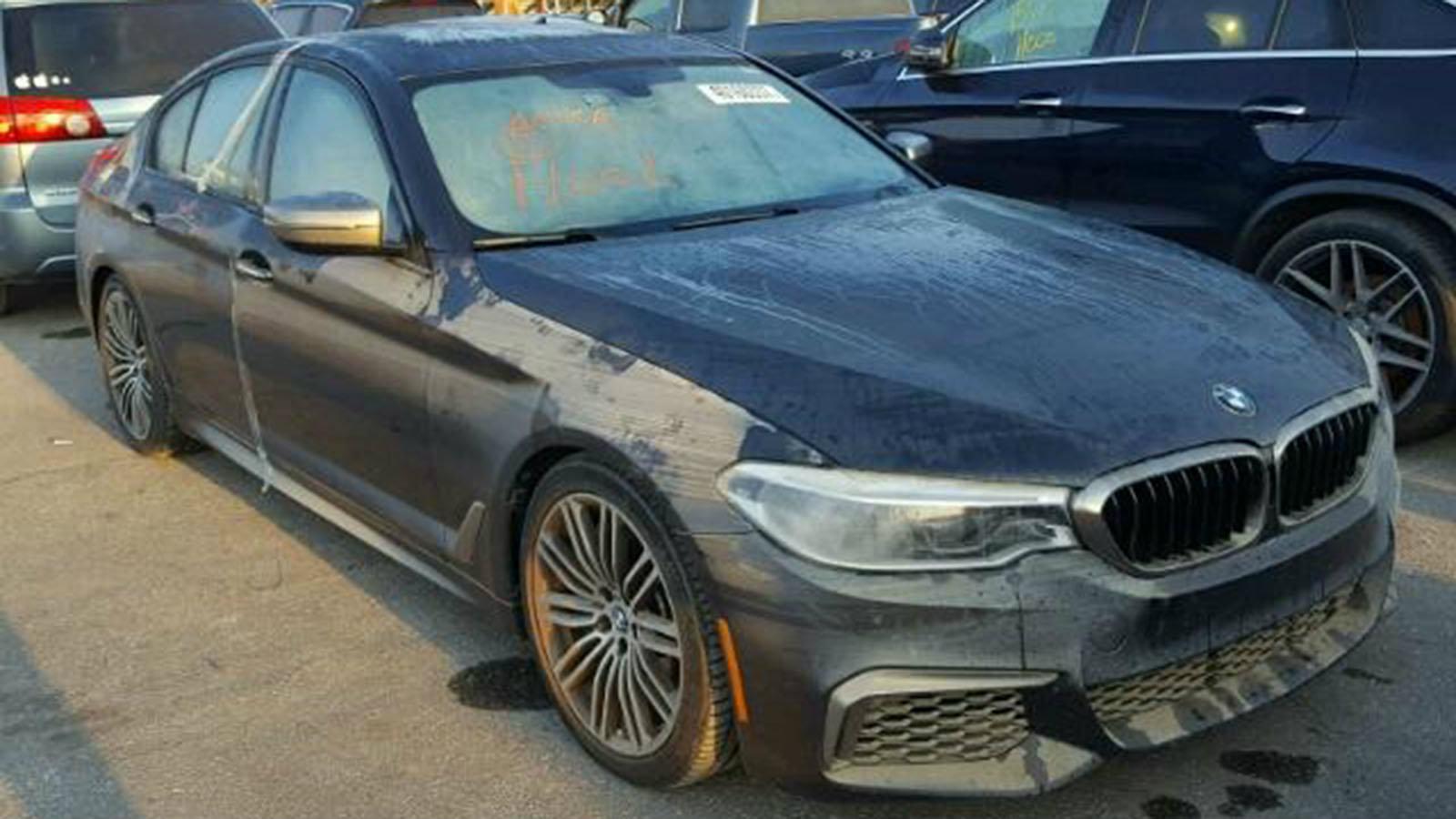 Ο τυφώνας Harvey κατέστρεψε χιλιάδες αυτοκίνητα που τώρα βρίσκονται είτε για σκραπ είτε προς πώληση.