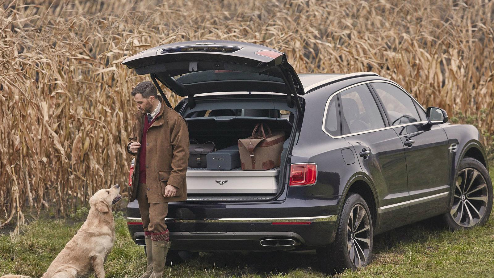 Η παραγόμενη δύναμη από τον κινητήρα περνάει μέσω του 8ταχυτου αυτόματου κιβωτίου και στους τέσσερις τροχούς.