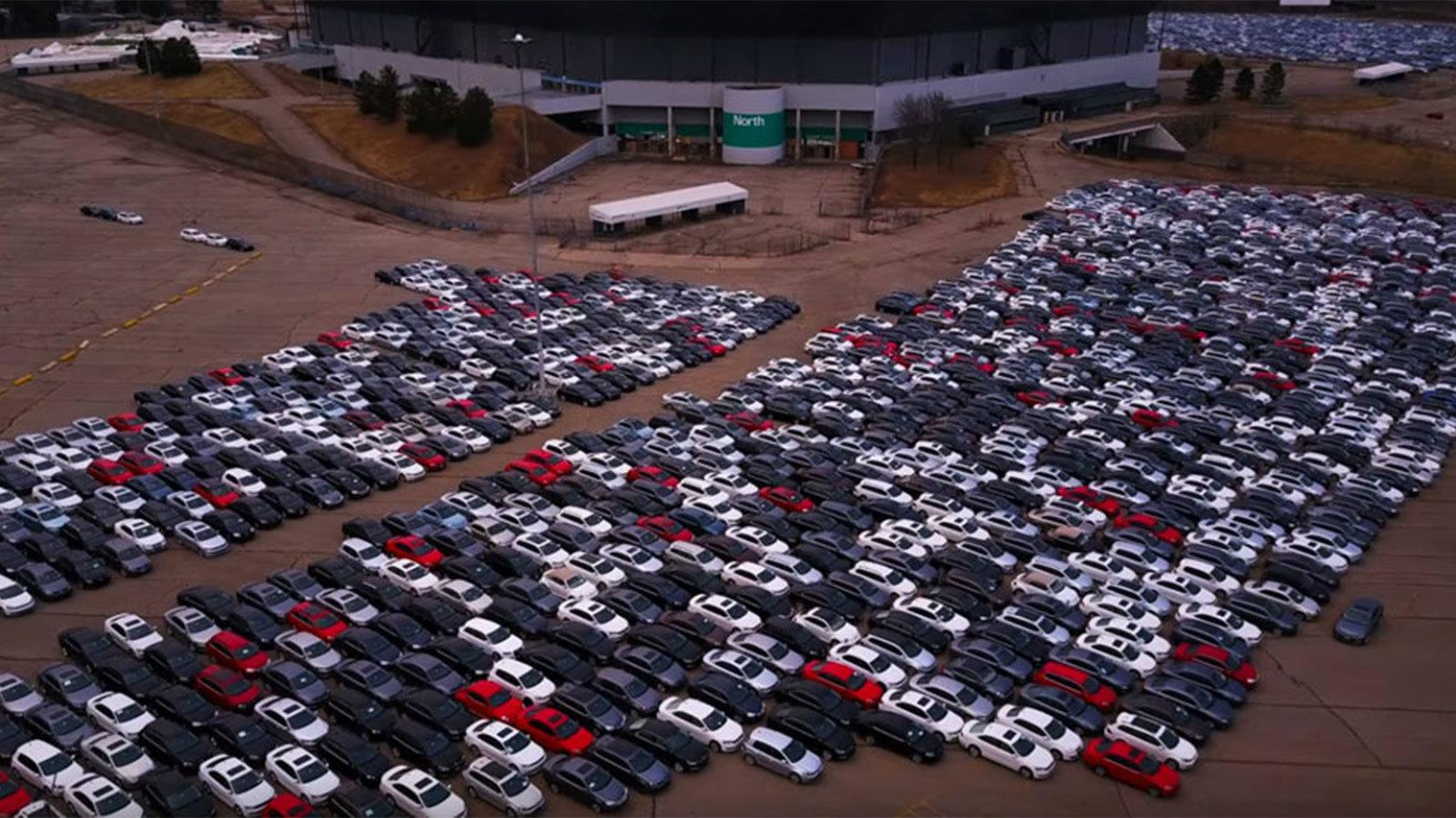 Δεκάδες μοντέλα ντίζελ Volkswagen και Audi κλάπηκαν από το γήπεδο ποδοσφαίρου του Michigan Pontiac Silverdome.