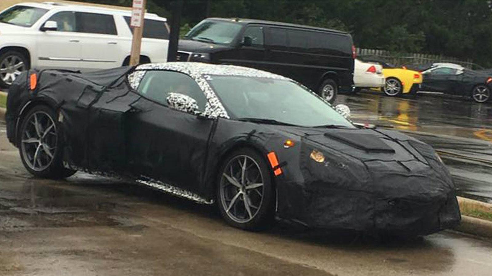 Τσακωτή έκανε την πολυαναμενόμενη Corvette C8 ο φακός ενός φωτογράφου.