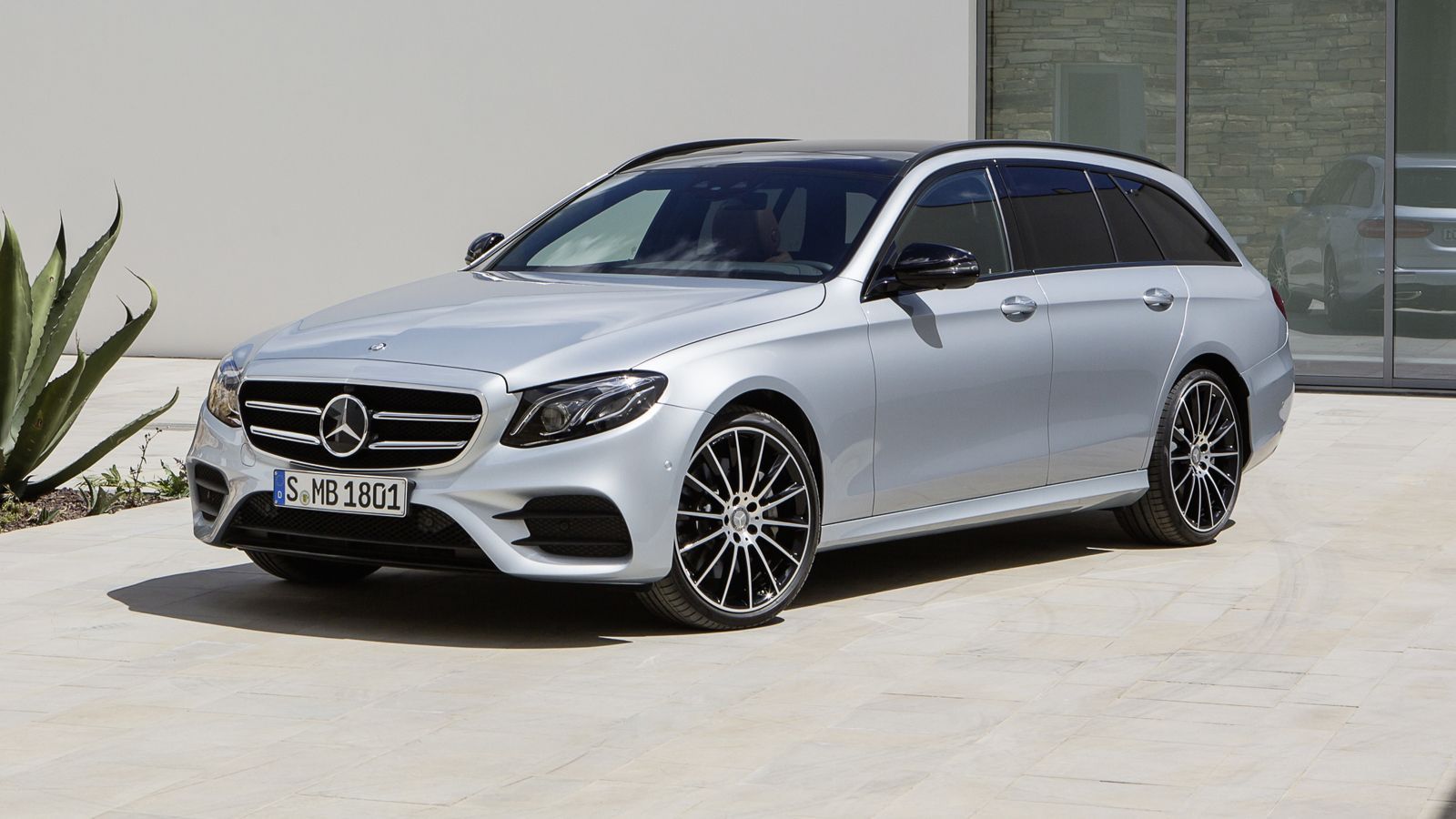 Η Mercedes-Benz αποκαλύπτει τη νέα γενιά της E-Class Estate, τη station wagon δηλαδή εκδοχή της καινούργιας E-Class.